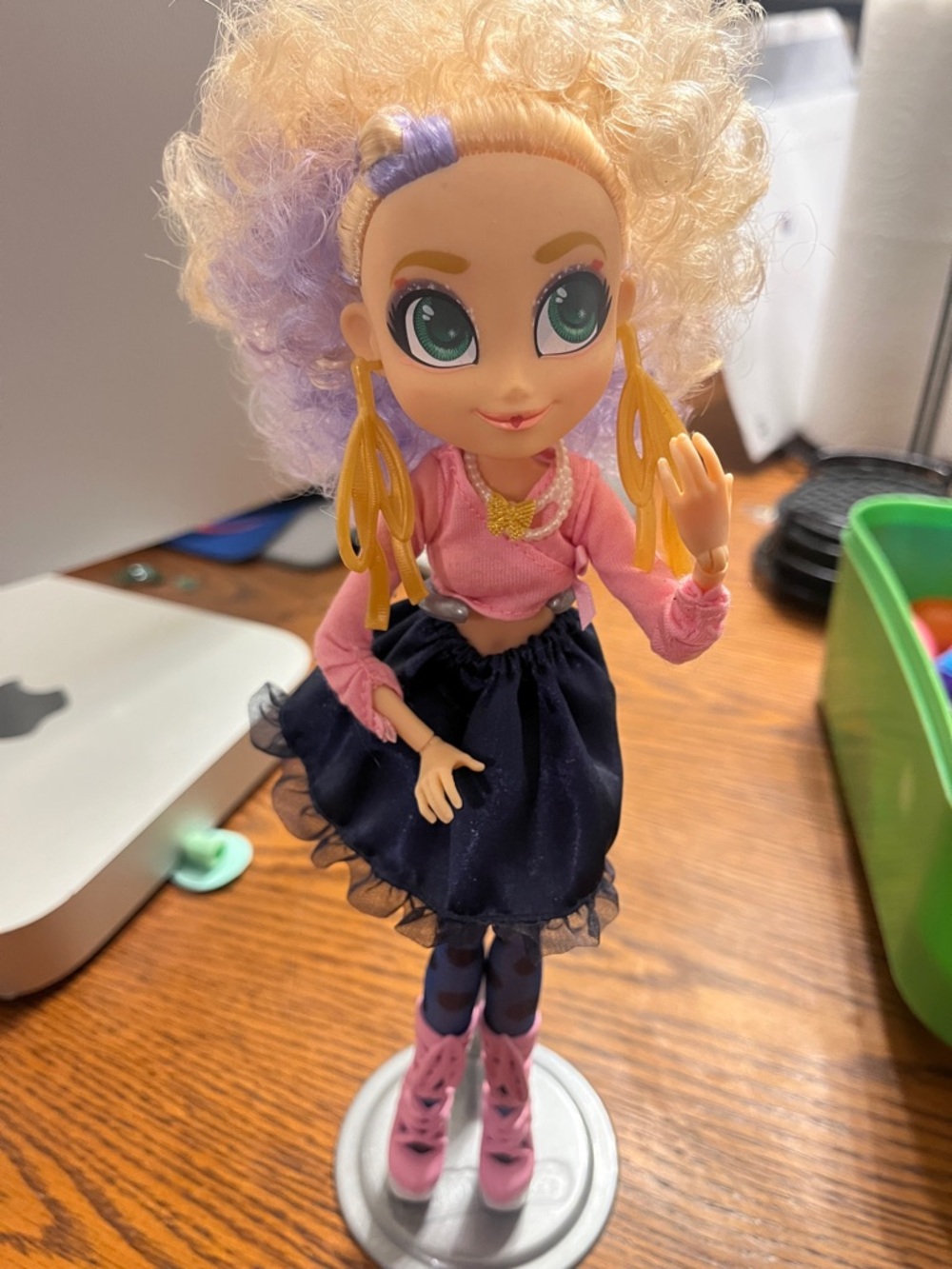 Hairdorables Hairmazing “Bella” fashion doll